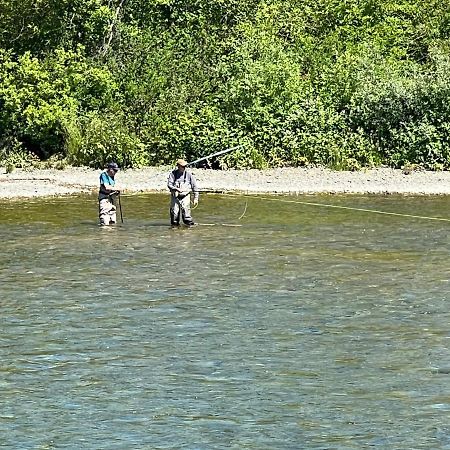 River House Hotel Campbell River Bagian luar foto