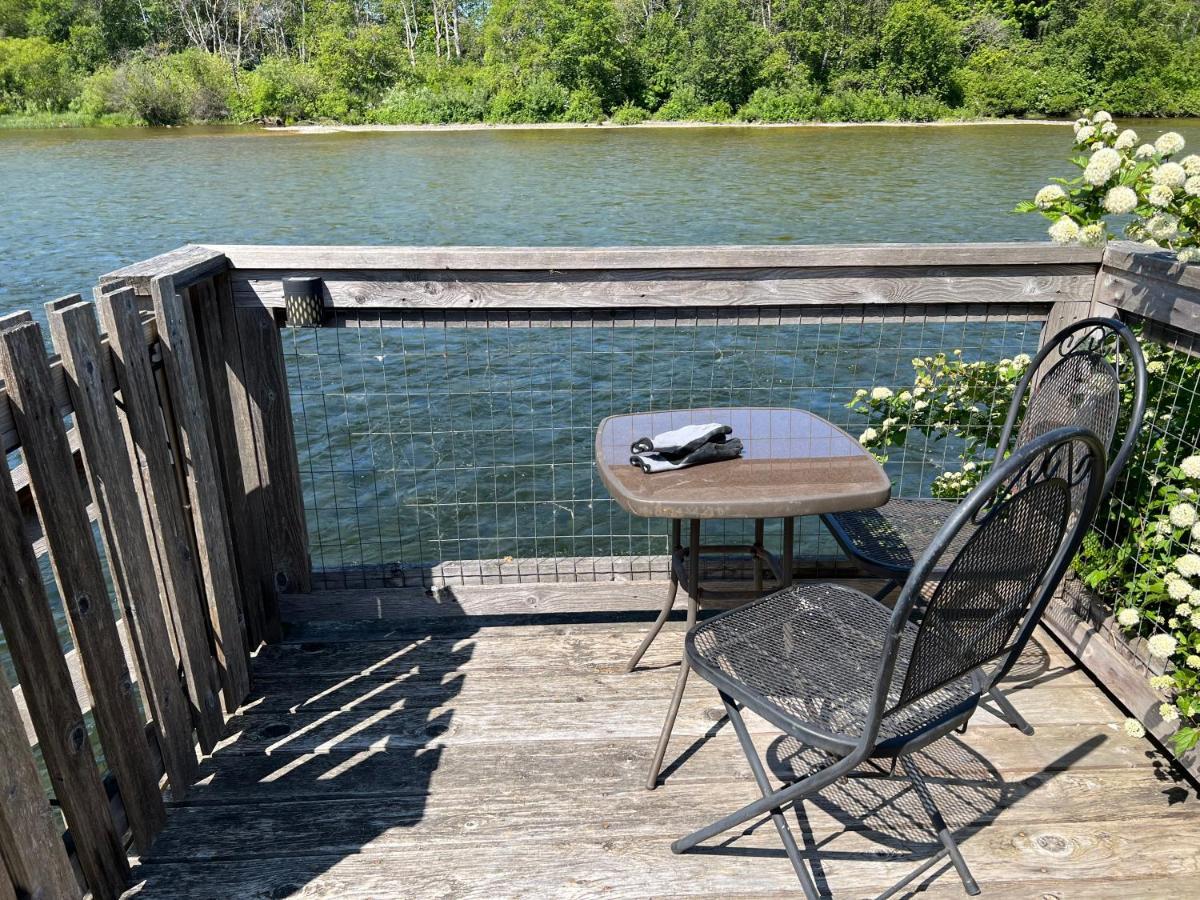 River House Hotel Campbell River Bagian luar foto
