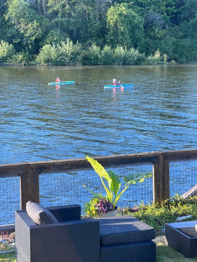 River House Hotel Campbell River Bagian luar foto