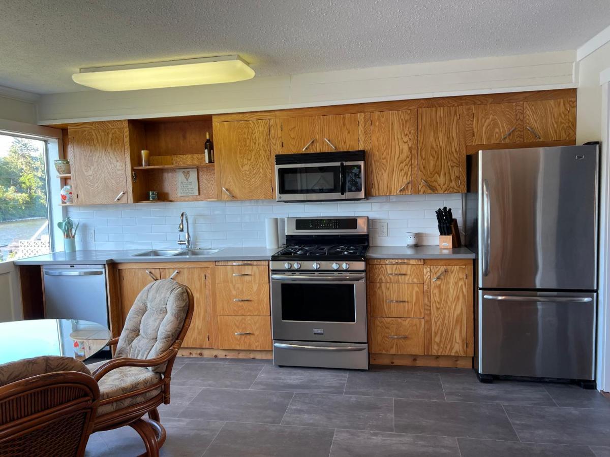 River House Hotel Campbell River Bagian luar foto